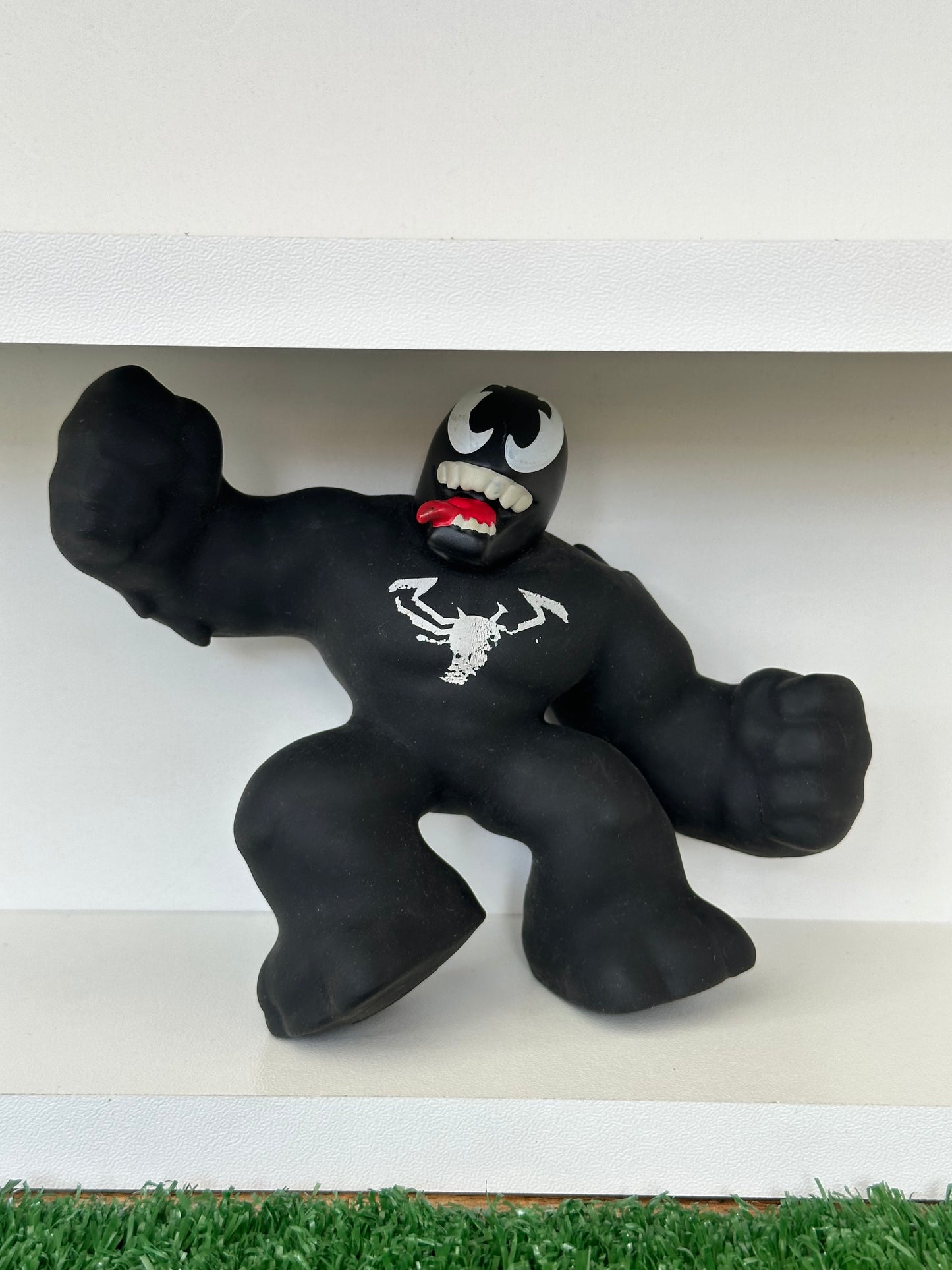 Superman y venom Stretch Pose Moose Toys, anti estrés