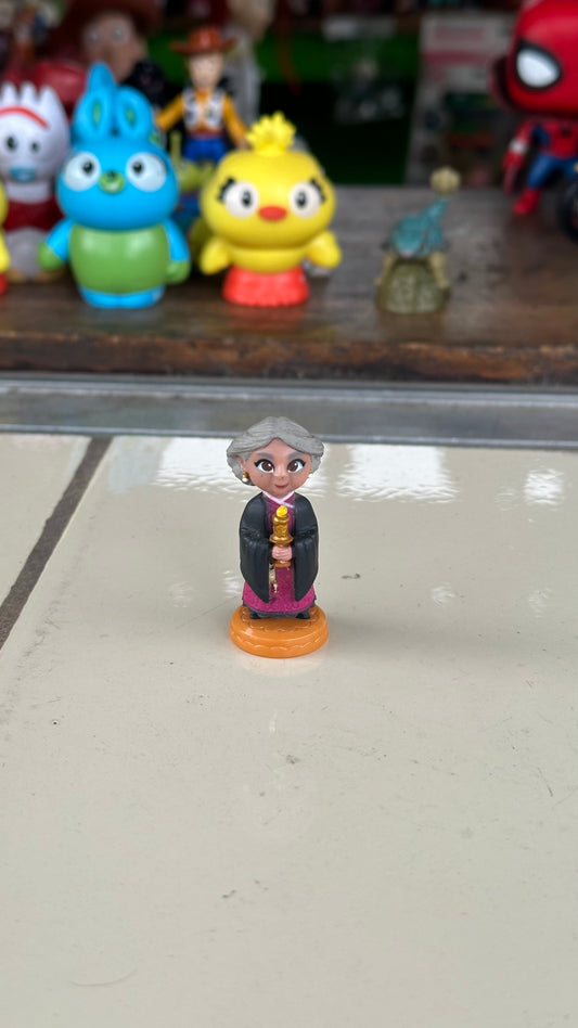 figura de la Abuela Alma Madrigal "Encanto"