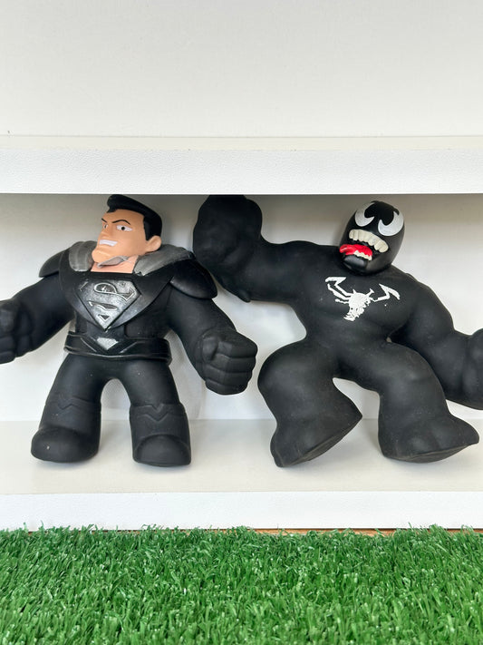 Superman y venom Stretch Pose Moose Toys, anti estrés