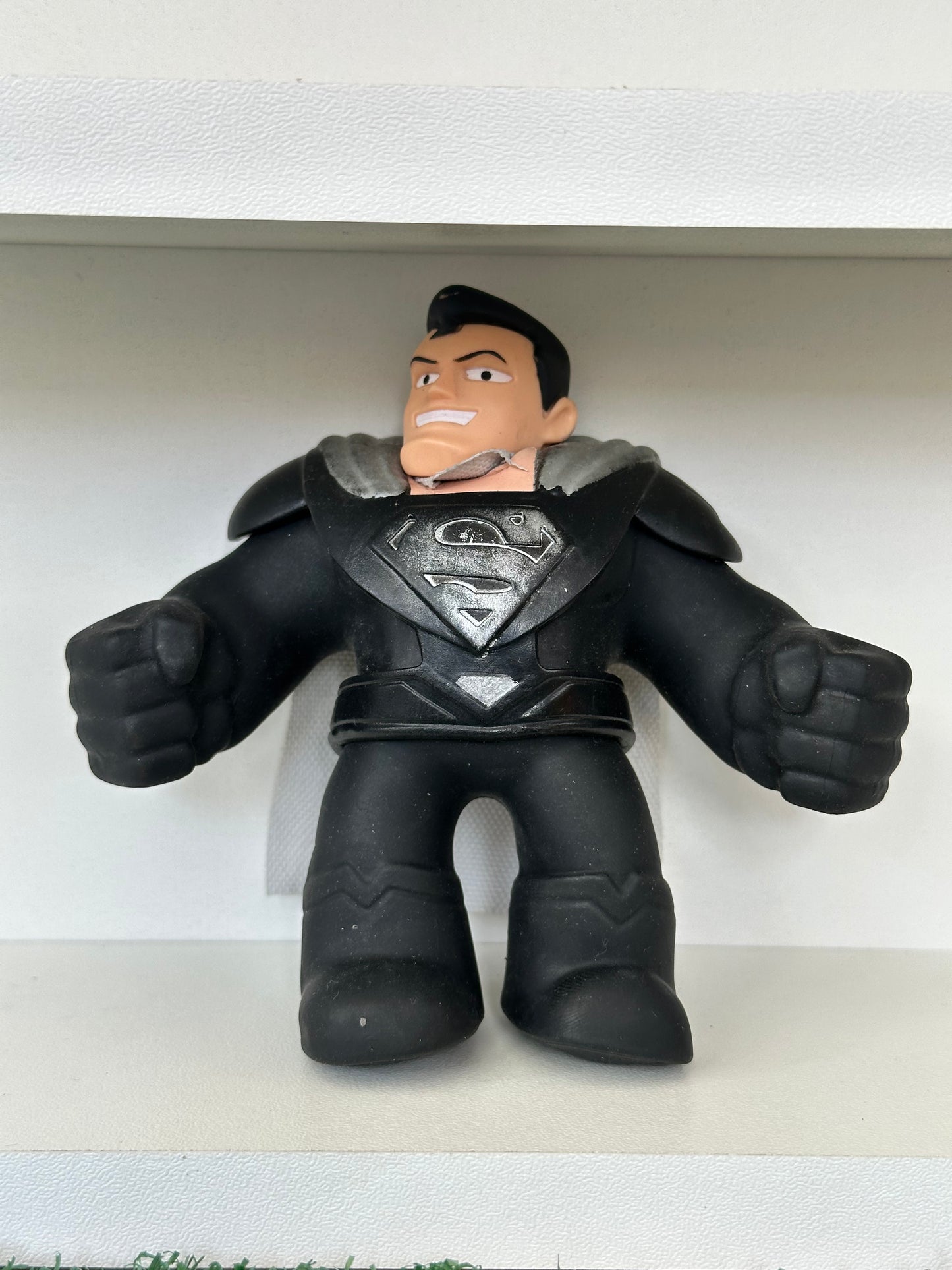 Superman y venom Stretch Pose Moose Toys, anti estrés