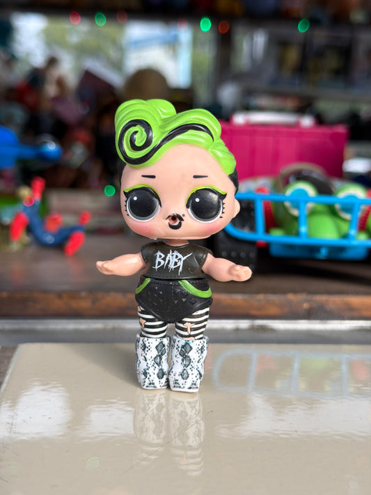 Muñeca lol surprise verde