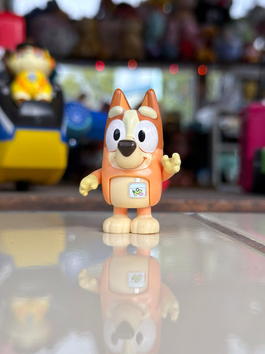 Bluey Figura Bingo con gafete en el pecho