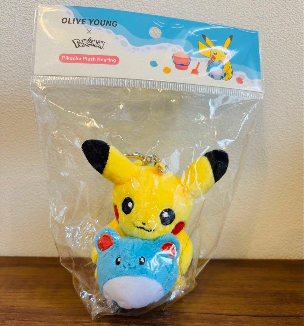 Llavero Pikachu con balón de Marill edición exclusiva de con Olive Young