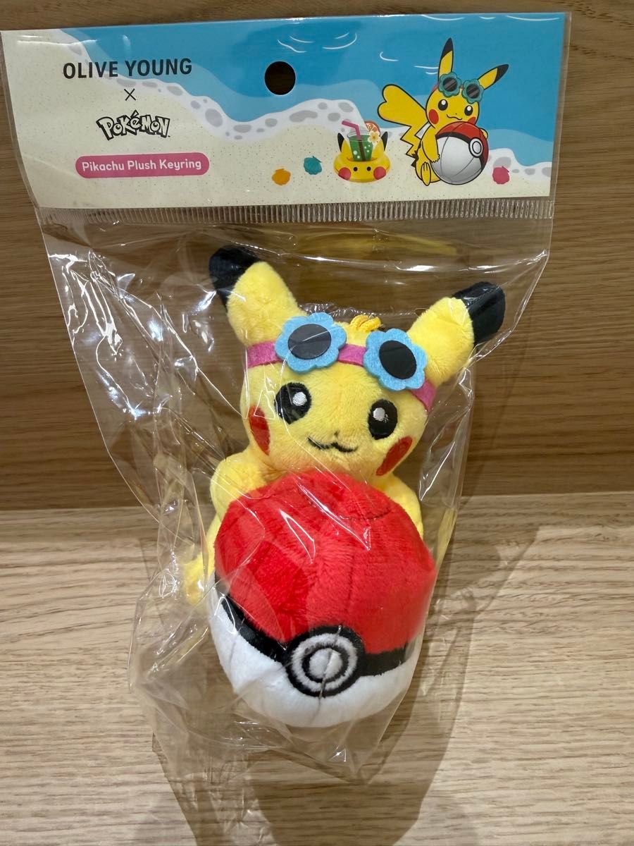Llavero Pikachu con gafas y poke ball  edición limitada con Olive Young
